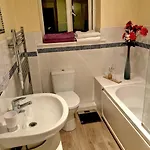 Cosy Two-bedroom House With Study In A Good Location In Brentry *