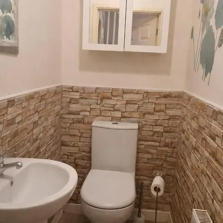 Cosy Two-bedroom House With Study In A Good Location In Brentry