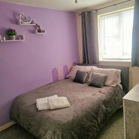 Cosy Two-bedroom House With Study In A Good Location In Brentry Nyaraló *