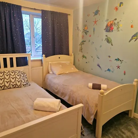Cosy Two-bedroom House With Study In A Good Location In Brentry Bristol