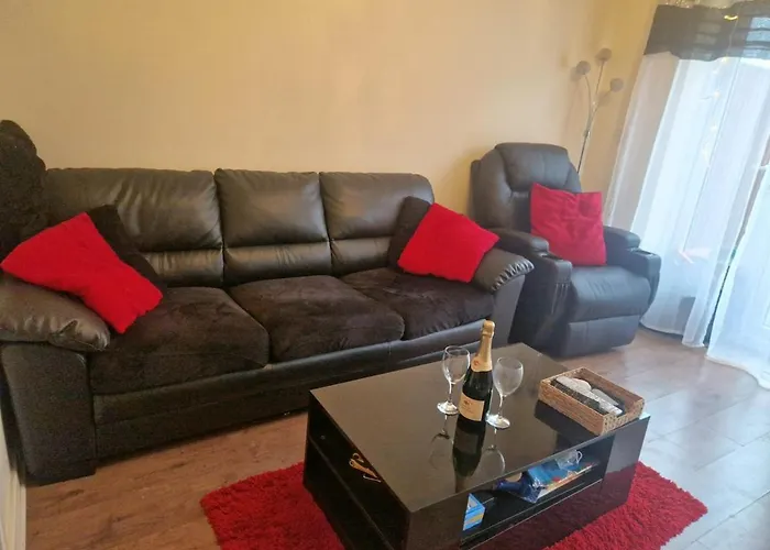 Cosy Two-bedroom House With Study In A Good Location In Brentry * Bristol