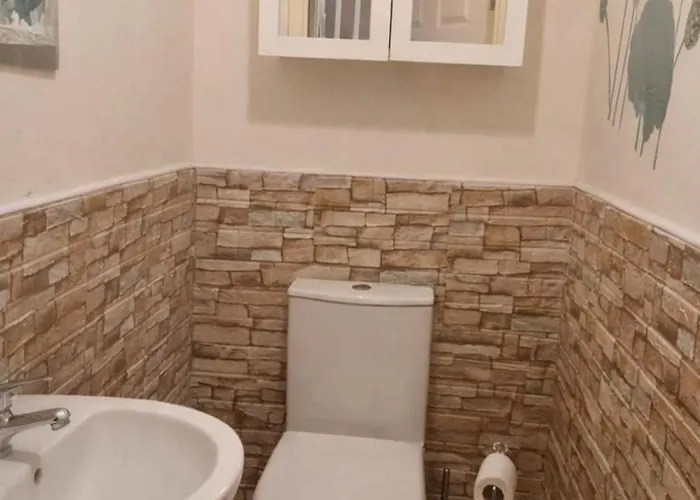 Cosy Two-bedroom House With Study In A Good Location In Brentry