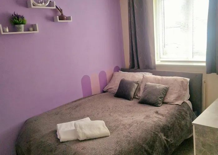 Cosy Two-bedroom House With Study In A Good Location In Brentry 別荘 *