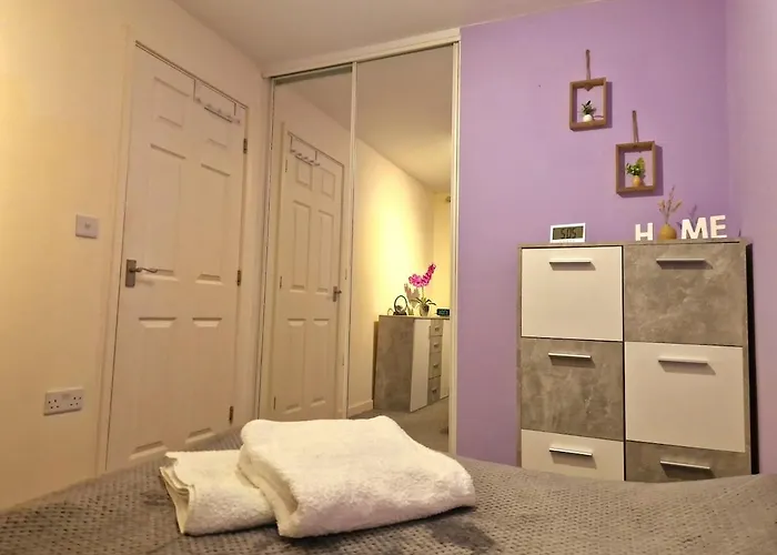 Cosy Two-bedroom House With Study In A Good Location In Brentry 別荘 *