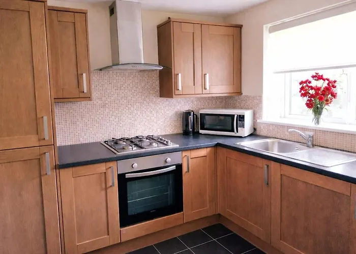 Cosy Two-bedroom House With Study In A Good Location In Brentry ブリストル